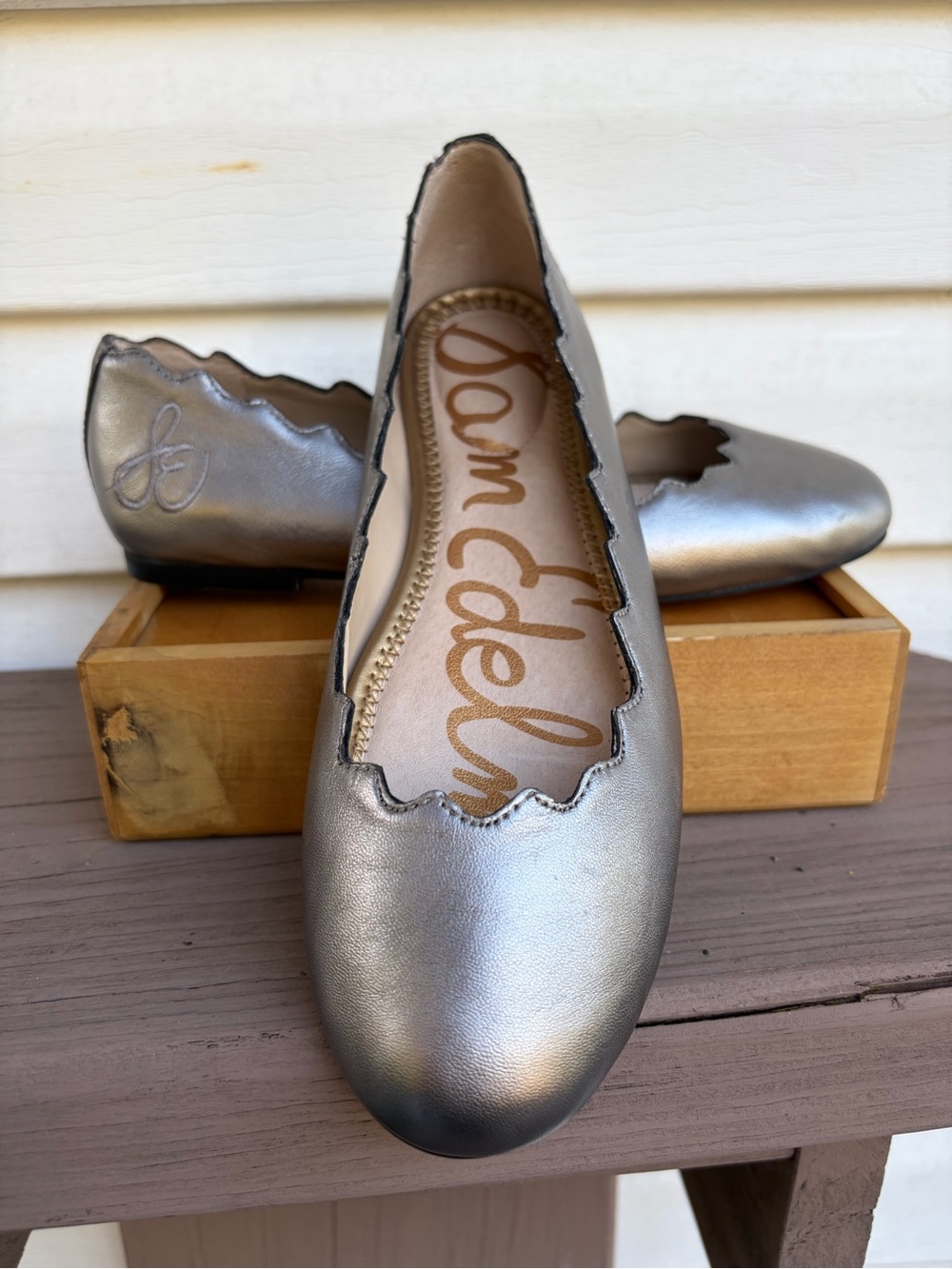 Sam Edelman Finnegan Metallic Silver Scalloped Leather Ballet Flats Size 6M